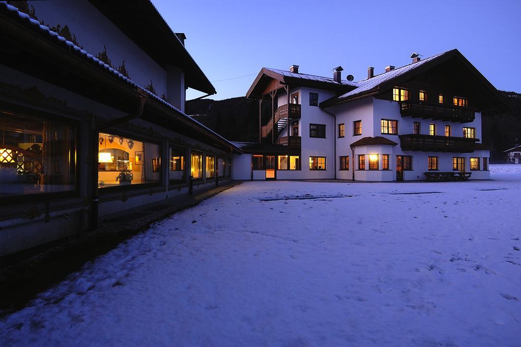 Hotel Hubertushof Toblach Exteriör bild