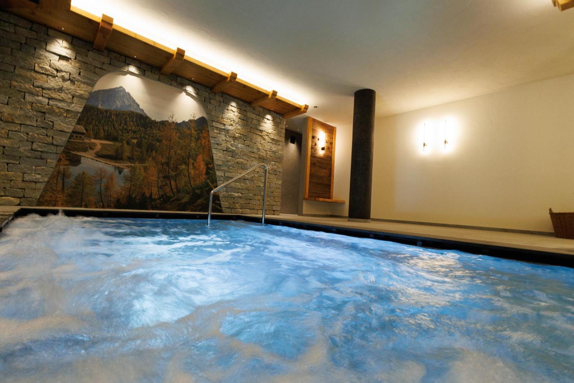 Hotel Hubertushof Toblach Exteriör bild