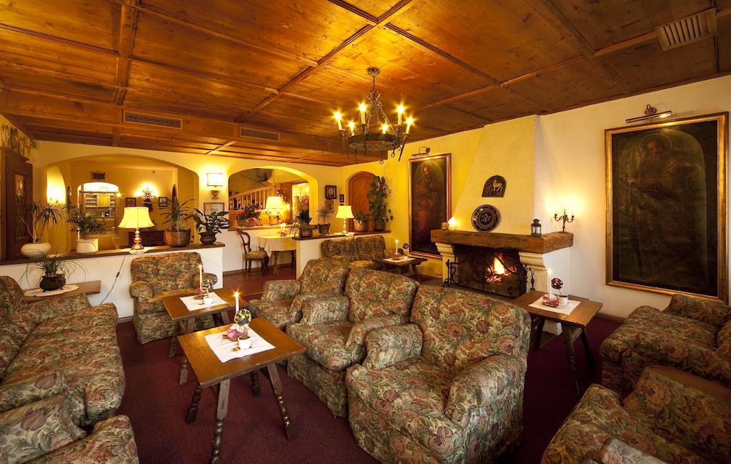 Hotel Hubertushof Toblach Exteriör bild