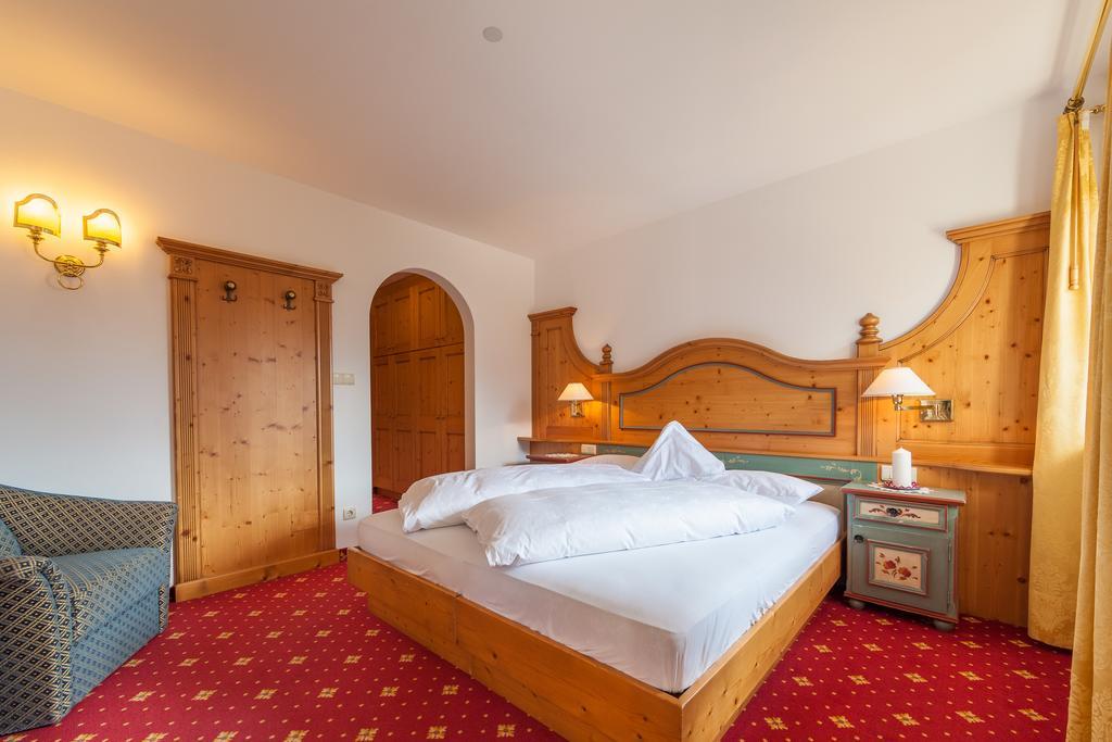 Hotel Hubertushof Toblach Exteriör bild