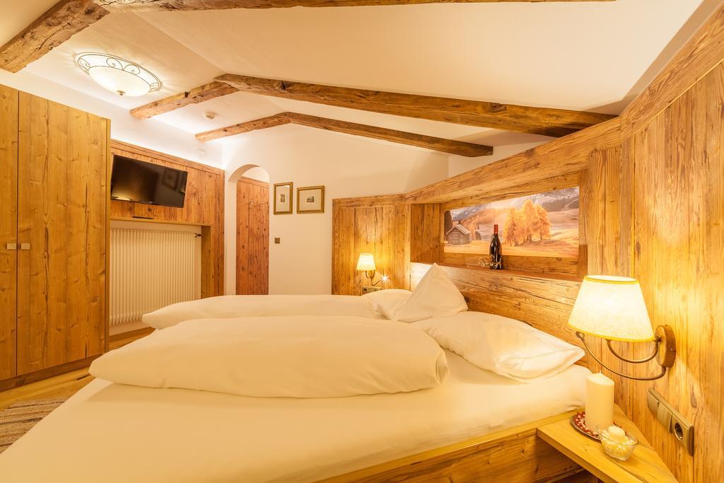 Hotel Hubertushof Toblach Exteriör bild