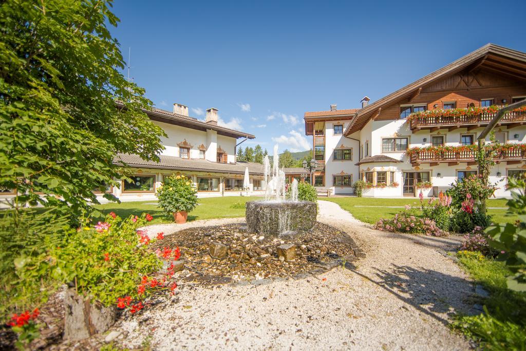 Hotel Hubertushof Toblach Exteriör bild