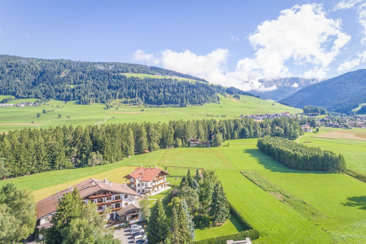 Hotel Hubertushof Toblach Exteriör bild